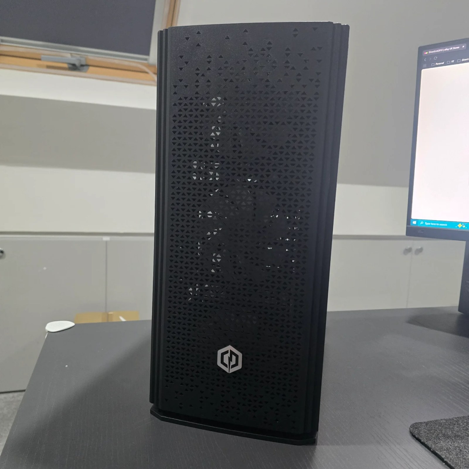 CyberPowerPC Blaze VV2401 AMD Ryzen 5 5600G 500GB M.2 NVMe SSD 8GB DDR4 Grade A — photo 1