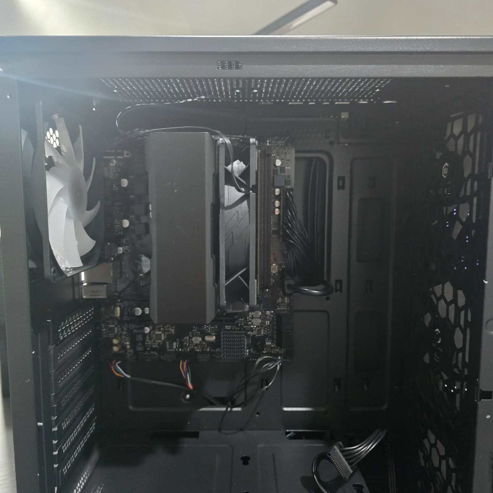 CyberPowerPC Blaze VV2401 AMD Ryzen 5 5600G 500GB M.2 NVMe SSD 8GB DDR4 Grade A — photo 9